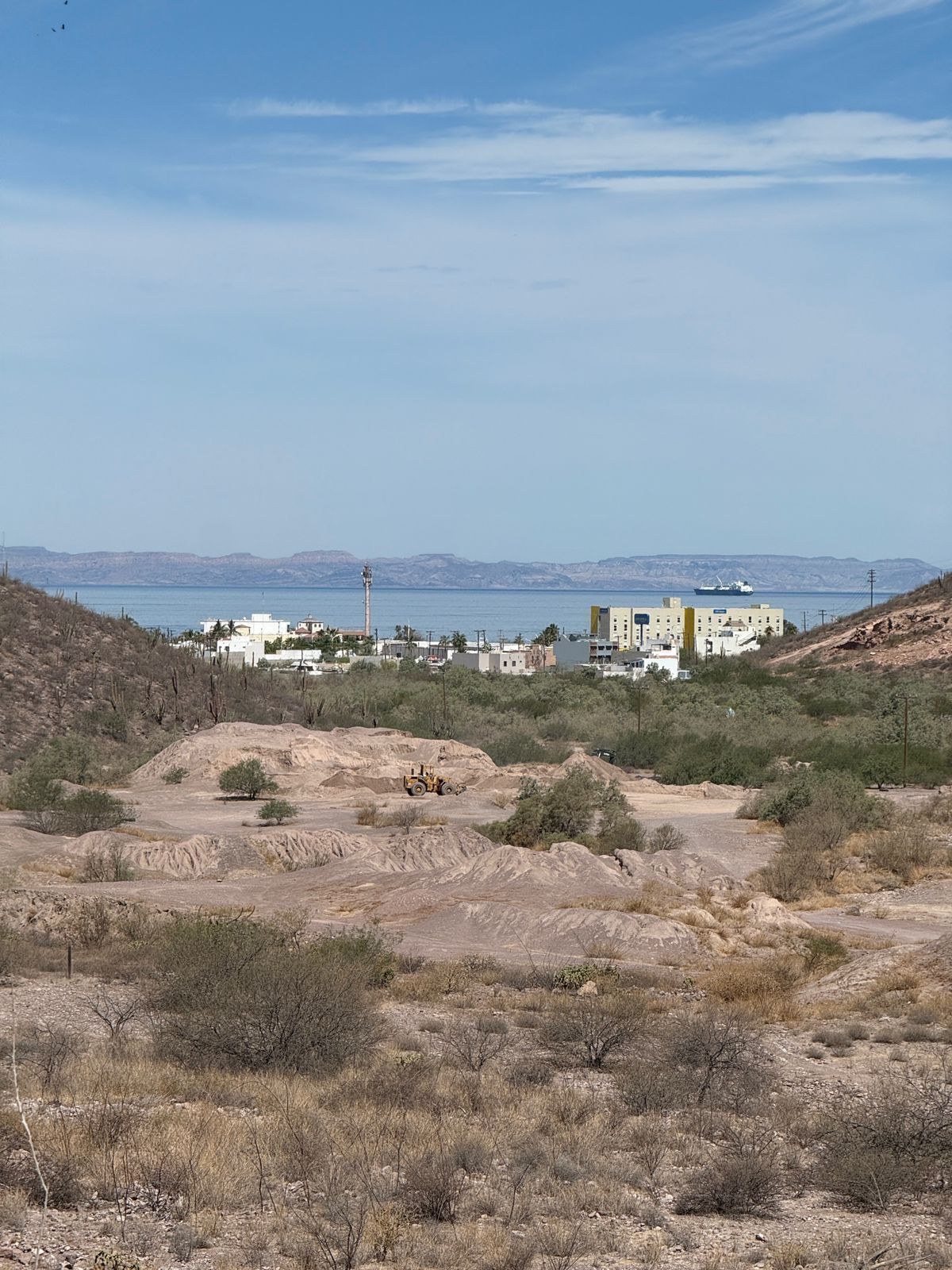 1 of 5: Vista desde los terrenos