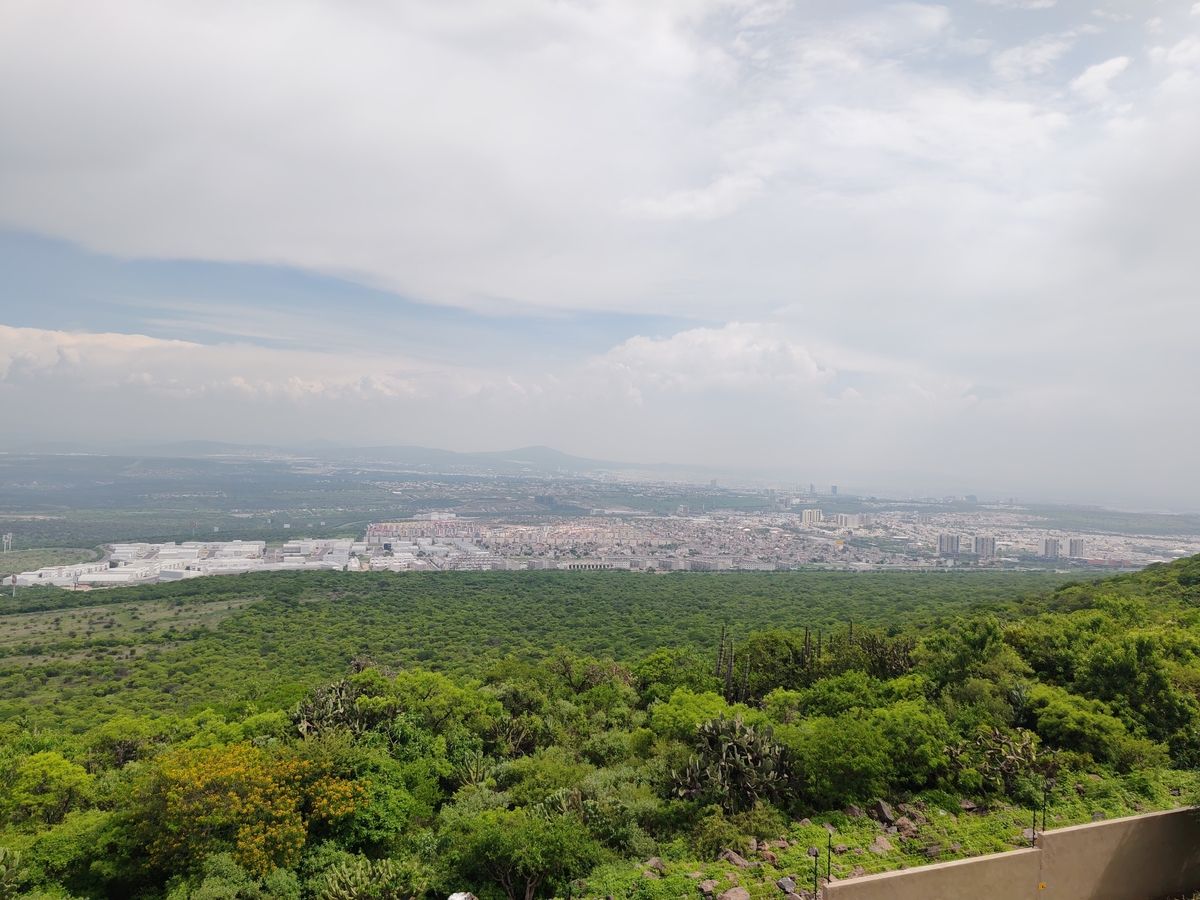 13 of 26: El depa da hacia la reserva