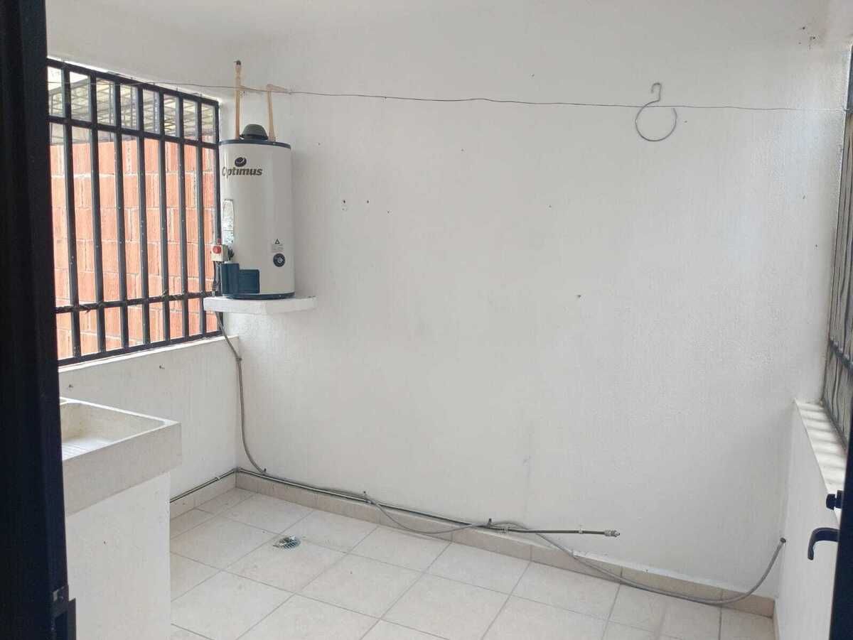11 de 22: Patio de servicio amplio con boiler
