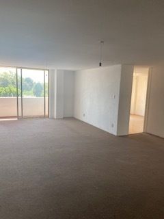 2 de 10: SALA CON BALCON Y COMEDOR