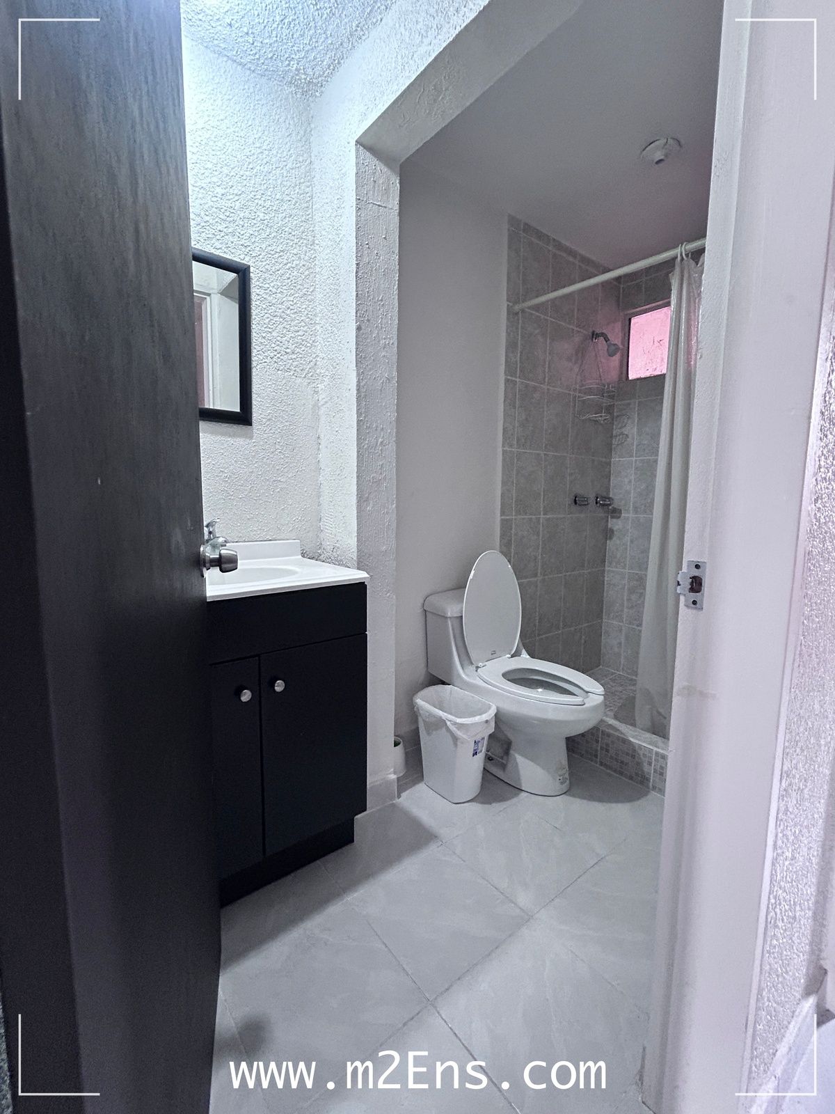 5 of 8: Baño recién remodelado