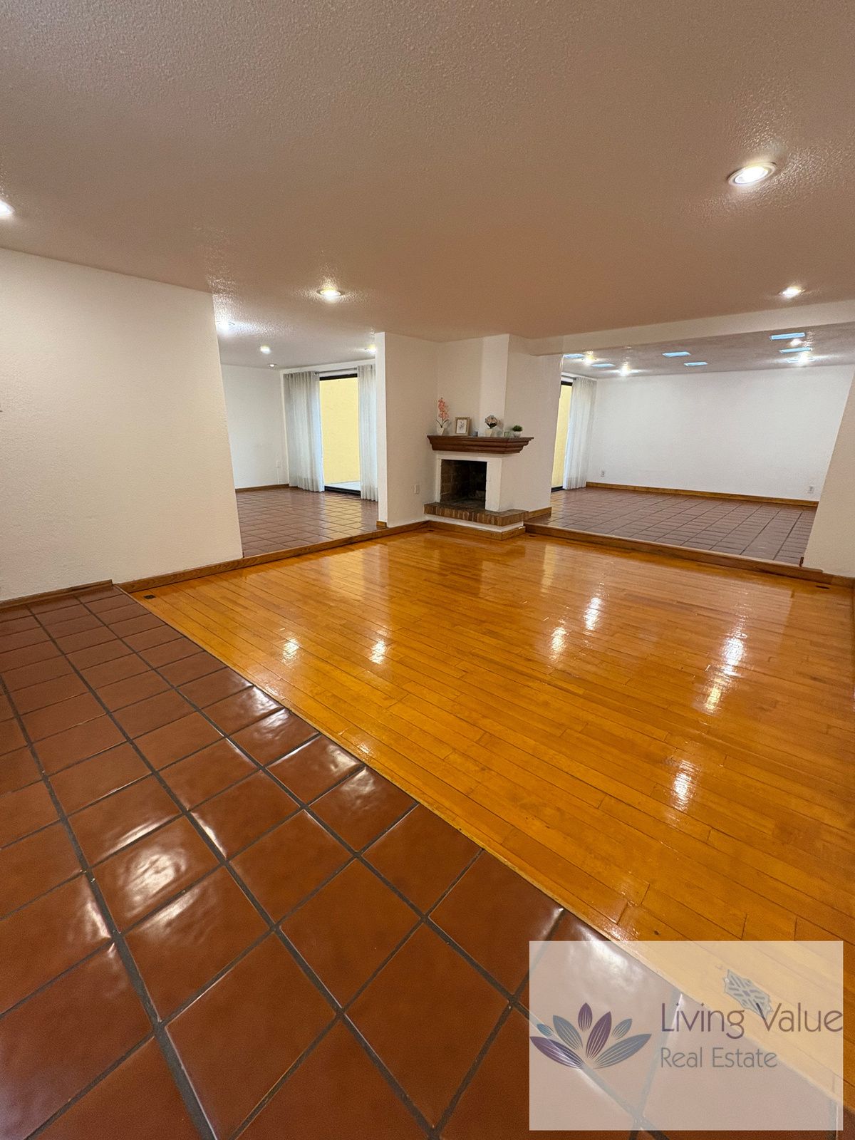4 de 25: Estancia, sala y comedor