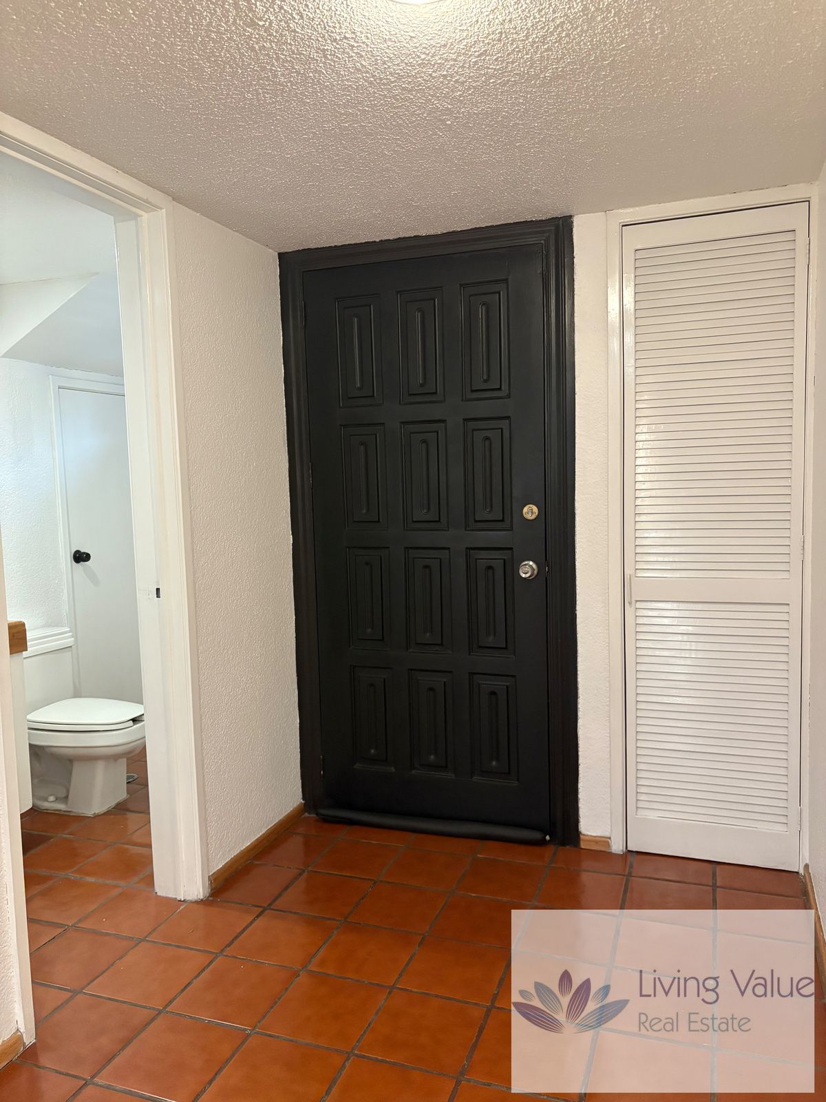 2 de 25: Puerta principal