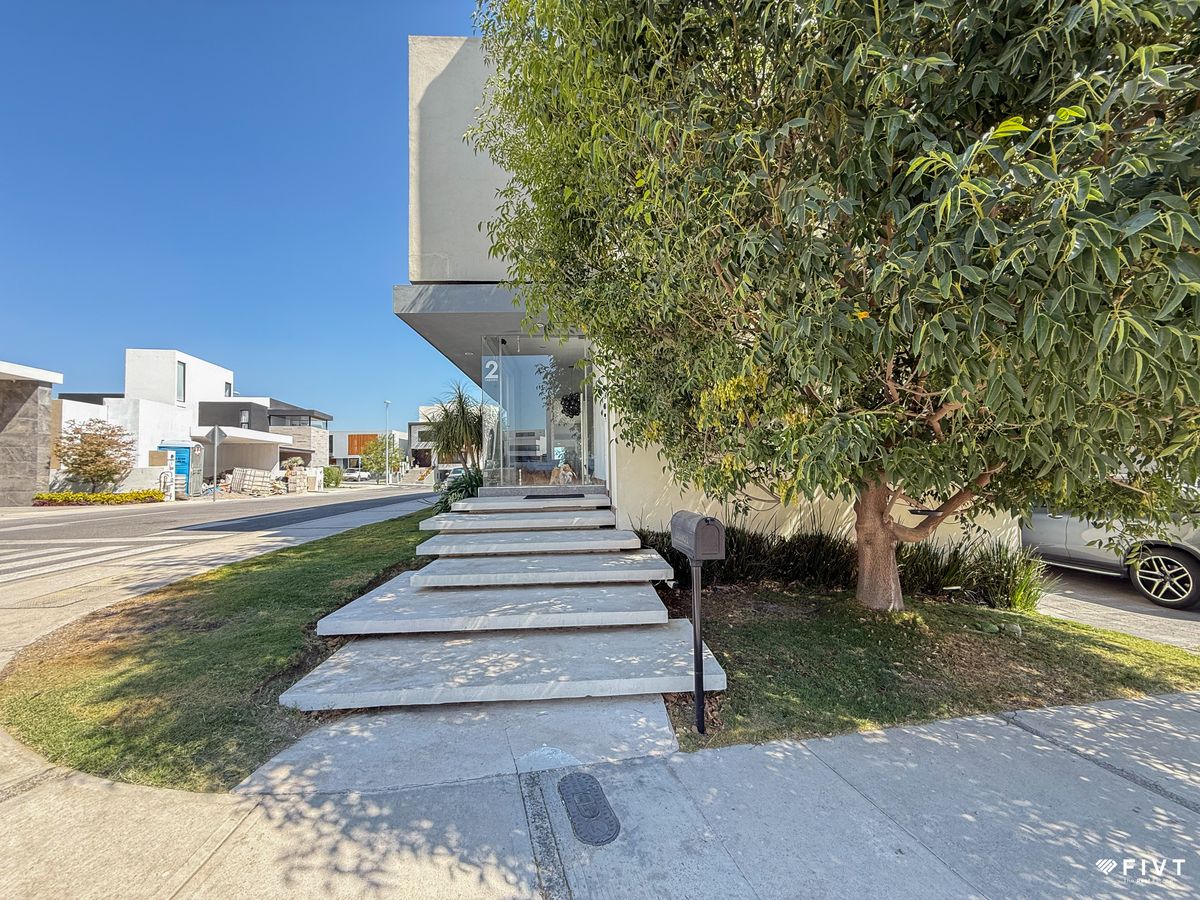 4 de 25: Entrada prinicpal