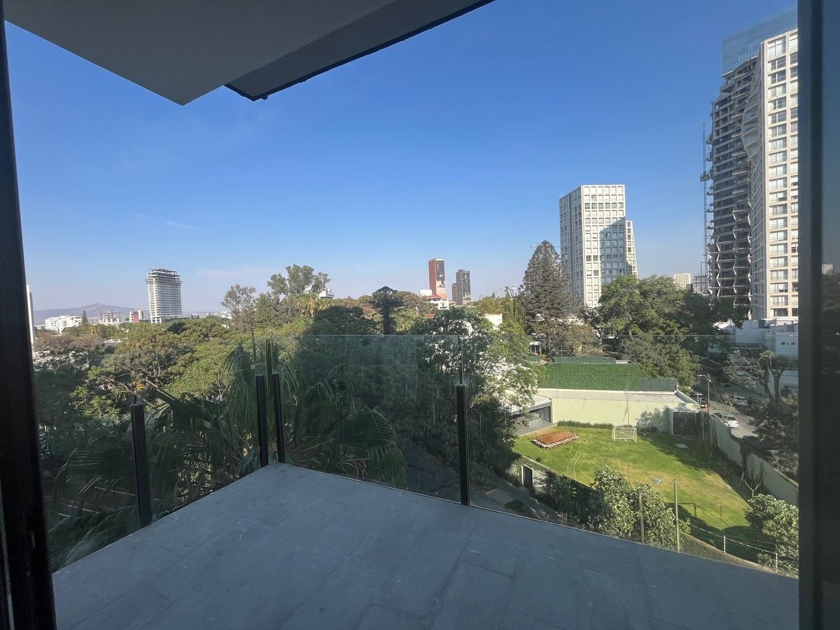 3 de 30: terraza y balcón con vista al parque