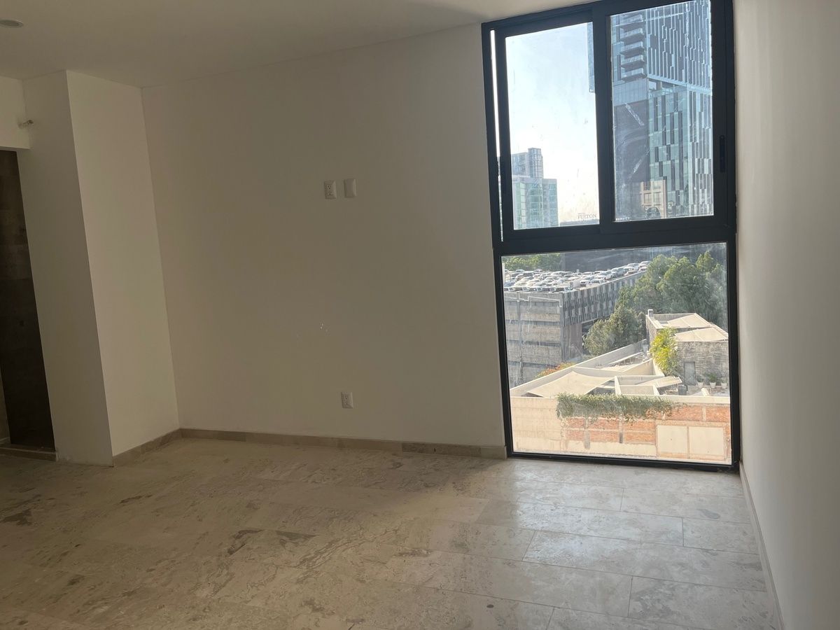 21 de 30: baño principal con clóset vestidor y baño