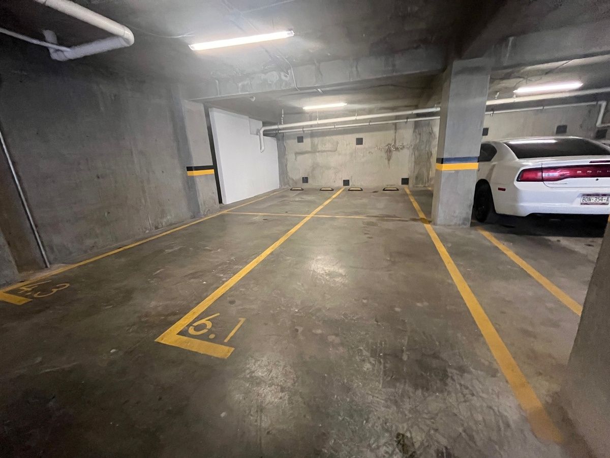 29 de 30: dos lugares estacionamiento