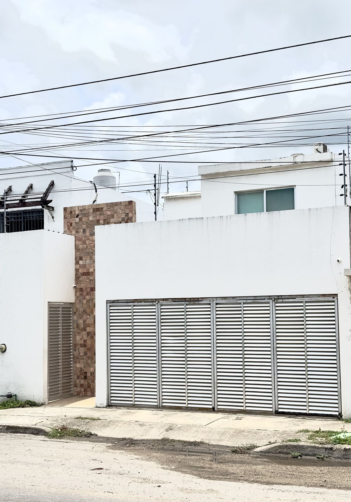 3 of 18: Fachada
