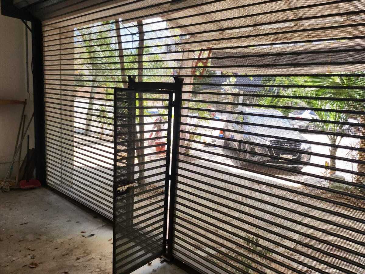 6 de 16: Local comercial de 144m²