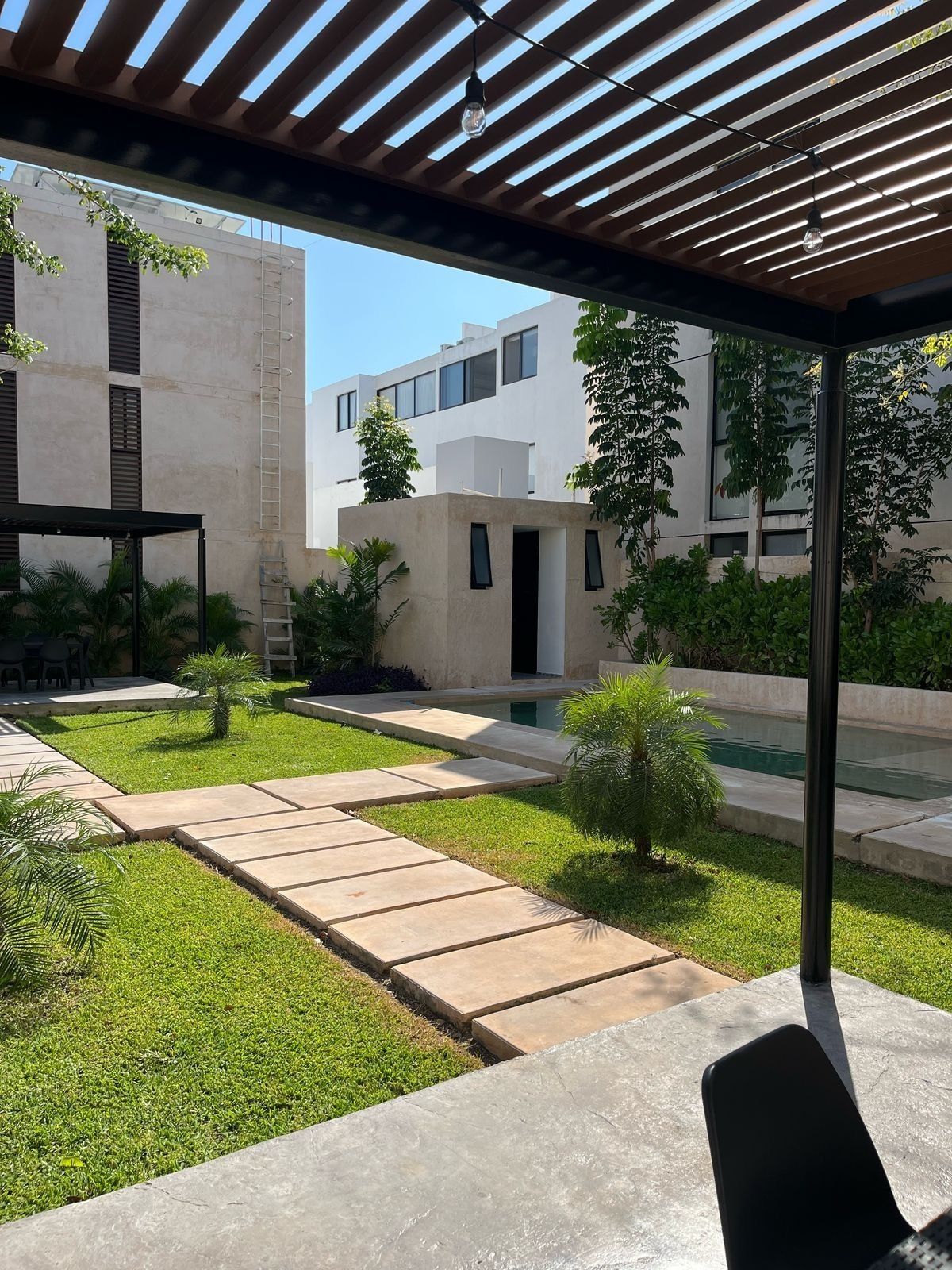 1 of 21: terraza área común