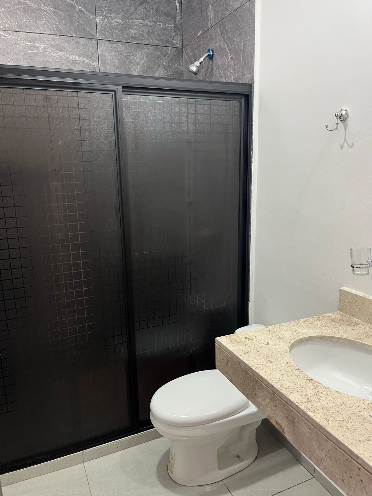 6 of 21: baño completo