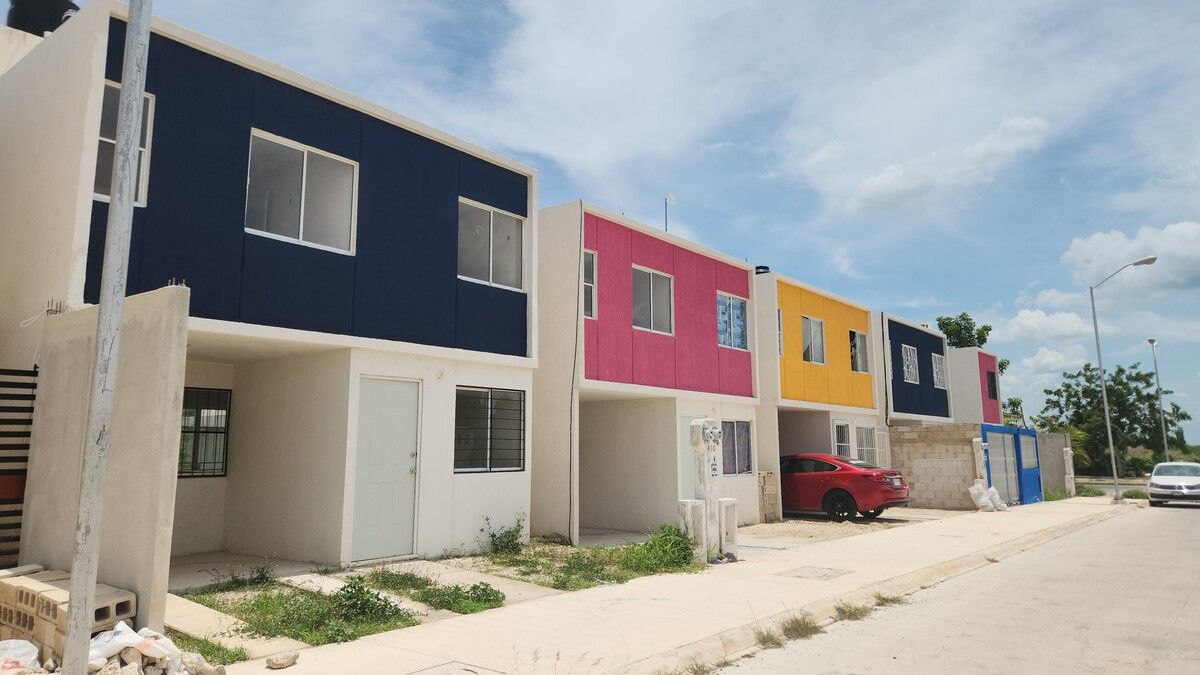 2 of 13: Fachada