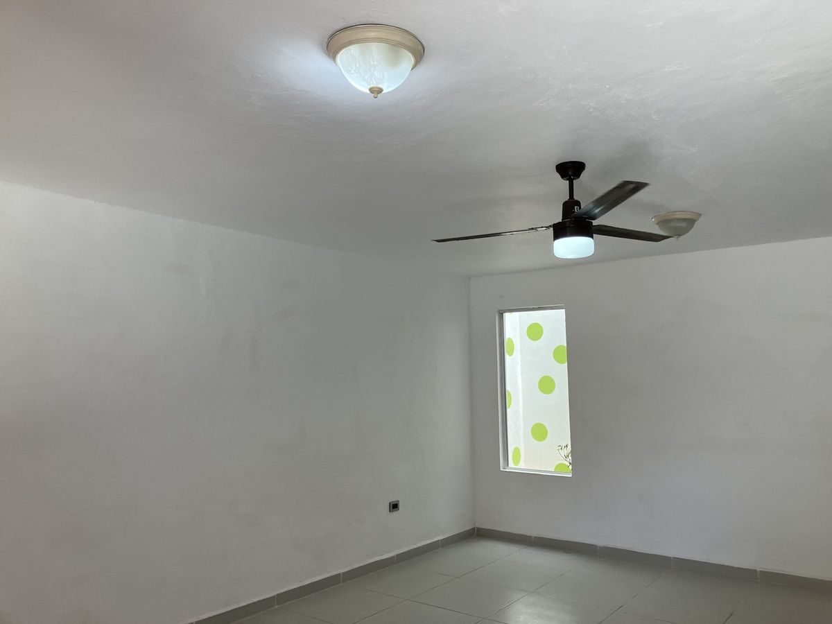4 of 26: Sala