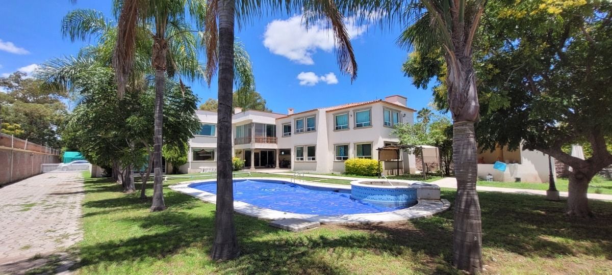 Casa en venta en Jurica muy cerca del JFK