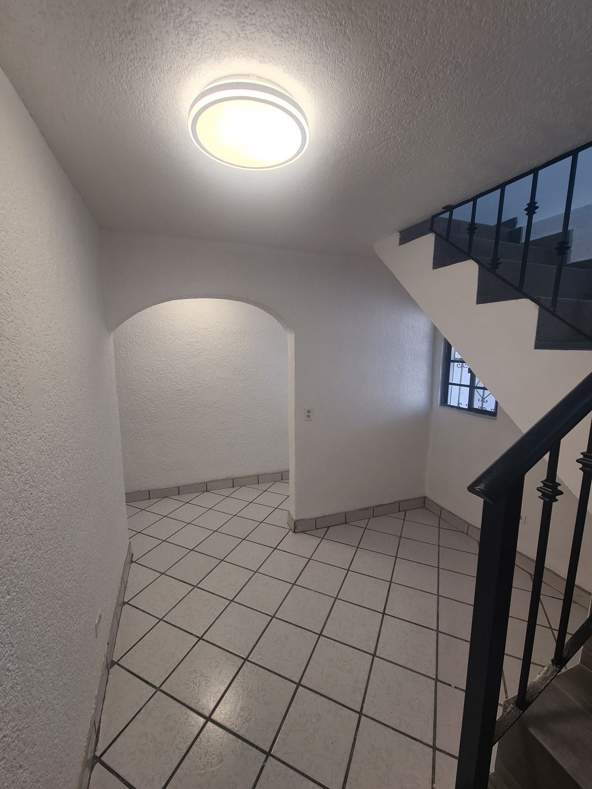 21 de 31: VESTIBULO DE ESCALERAS