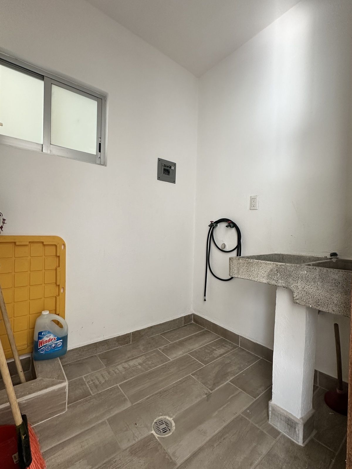 11 of 15: cuarto de lavado