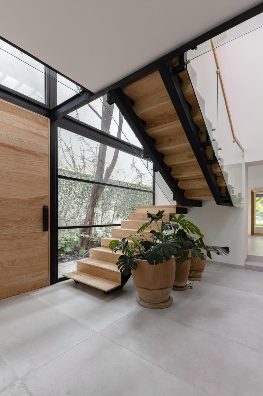 2 de 11: Escalera Interior