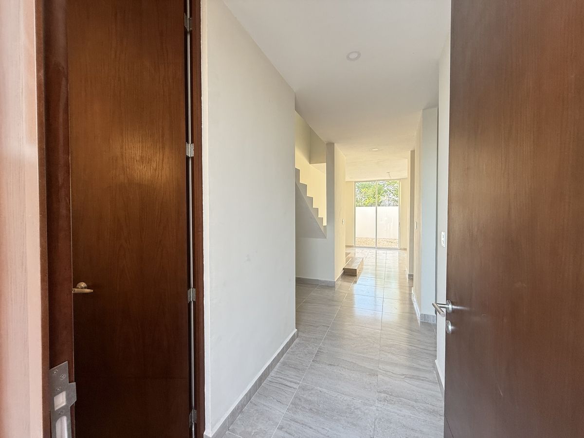 5 de 23: ENTRADA A LA IZQ MEDIO BAÑO DE VISITAS