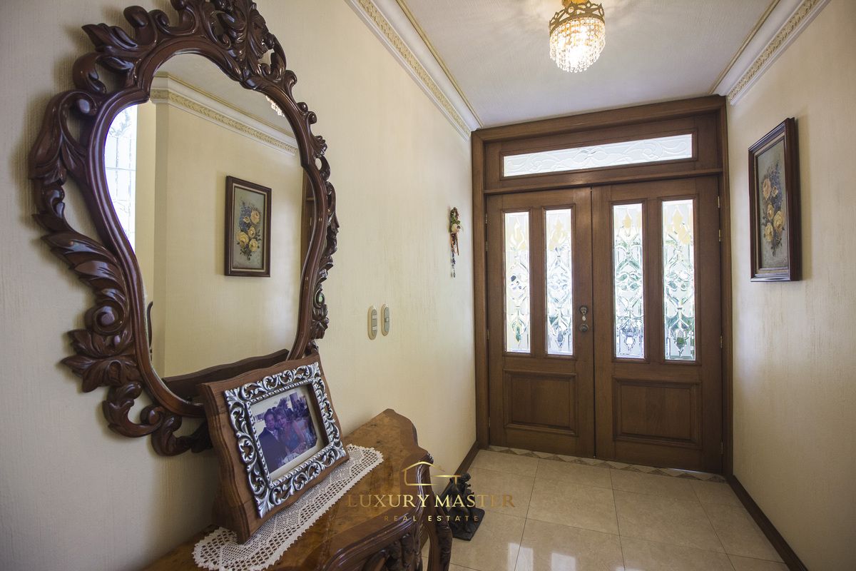 3 of 43: Casa en Villa Coral en Venta Entrada