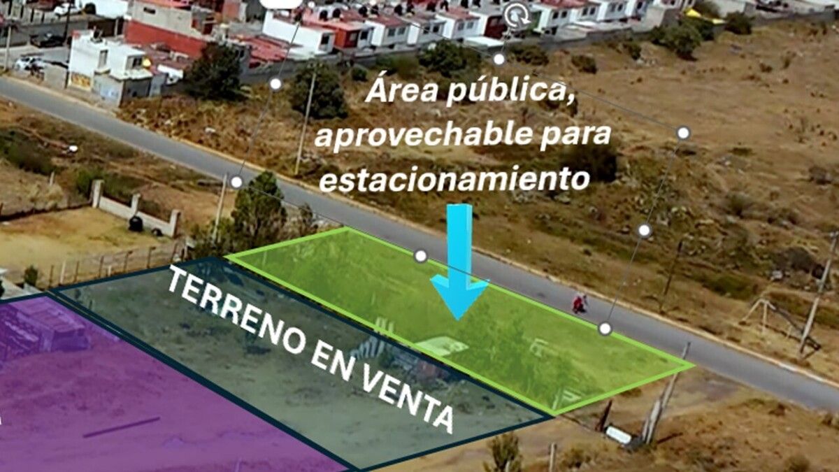 1 de 13: Área Publica para estacionamiento