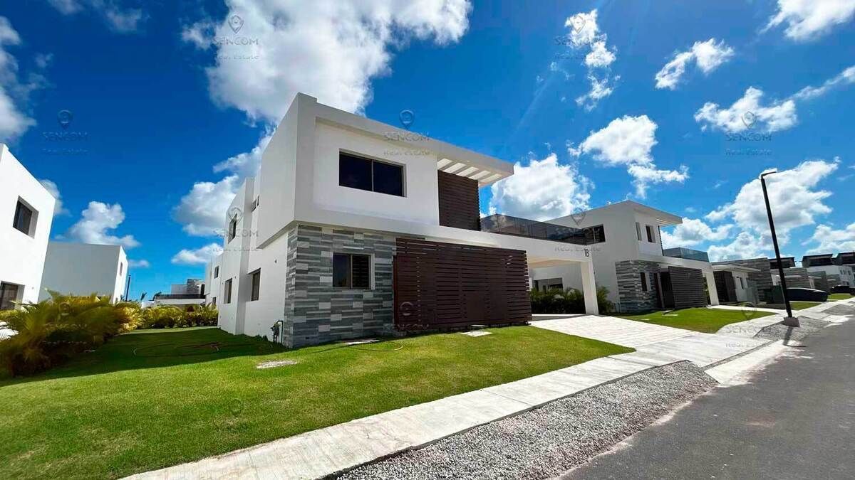2 de 36: Se Vende Villa de 4 Habitaciones en Velero Punta Cana 1