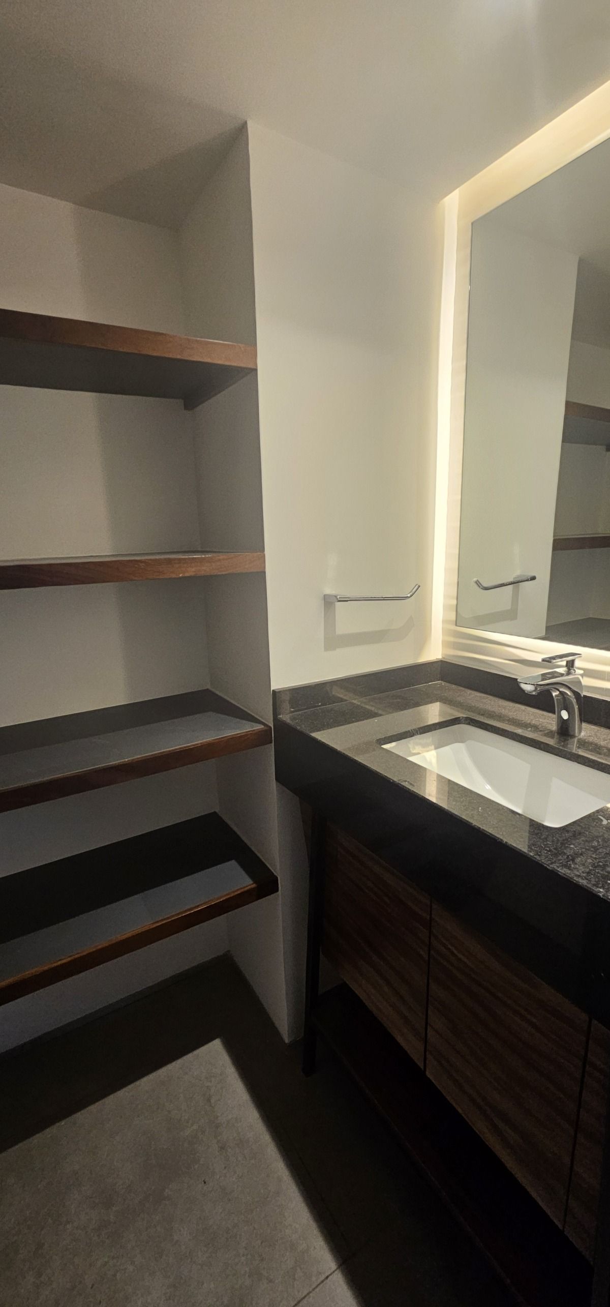 11 de 18: baño visitas