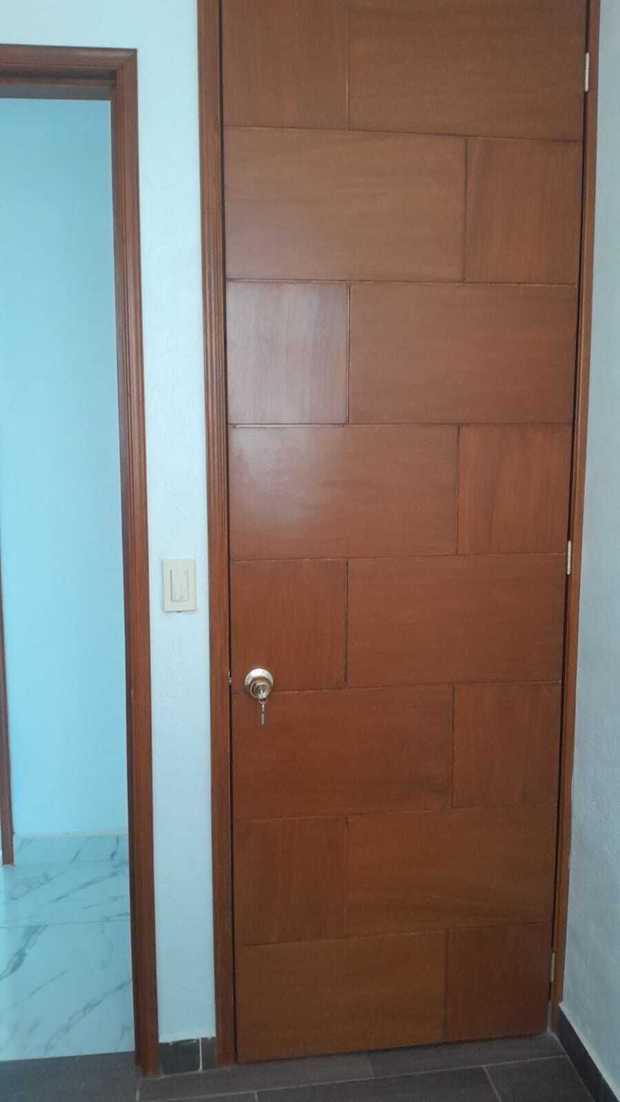 5 de 8: Closet con puertas