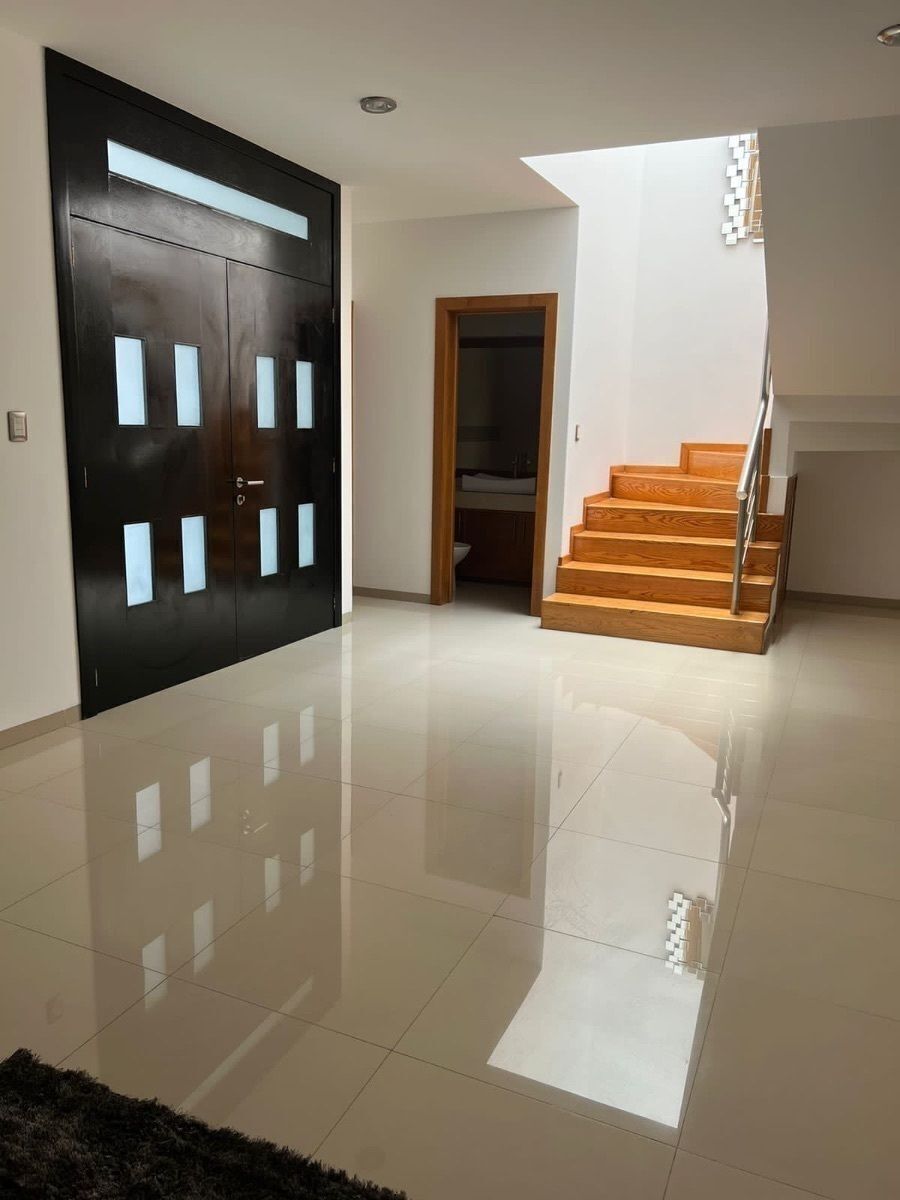 2 de 21: Hall entrada