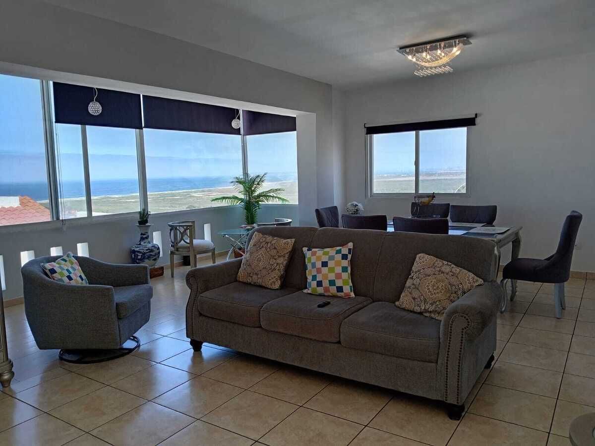 6 de 12: Sala con vista panorámica