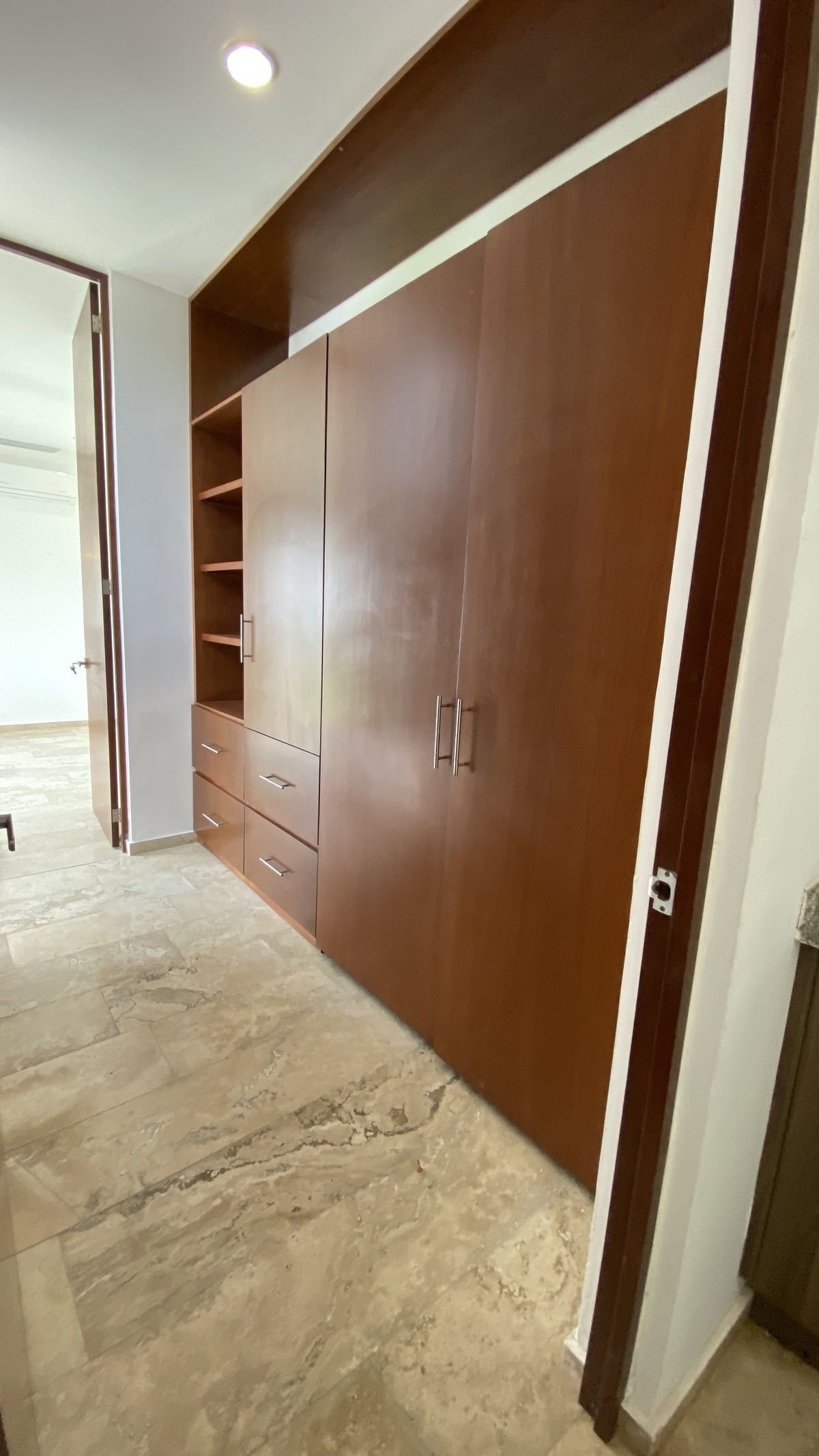 8 de 29: Closet para varios usos