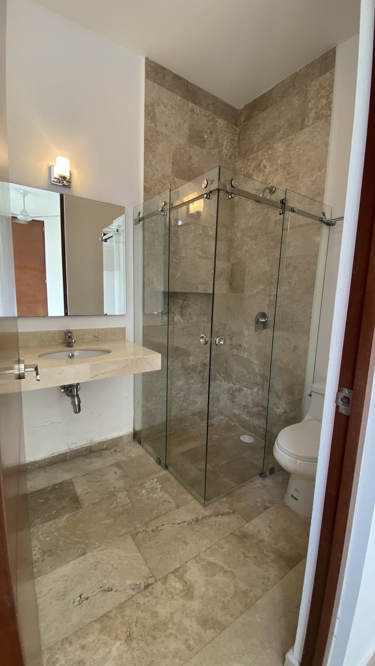 10 de 29: Baño completo habitación planta baja