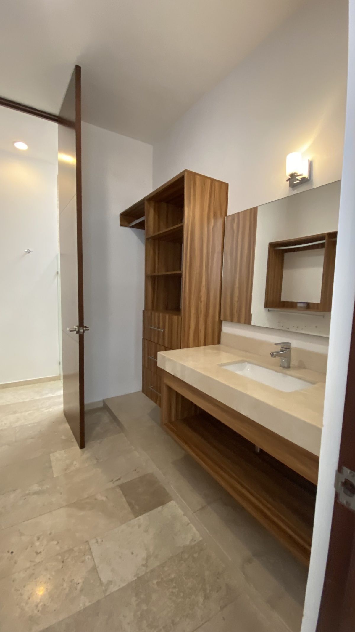 16 de 29: Baño, clóset y lavabo rec secundaria 1