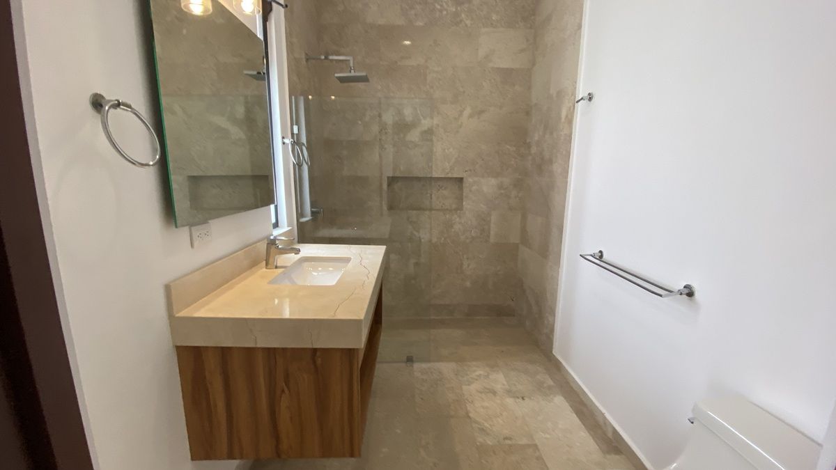 19 of 29: Baño rec 2