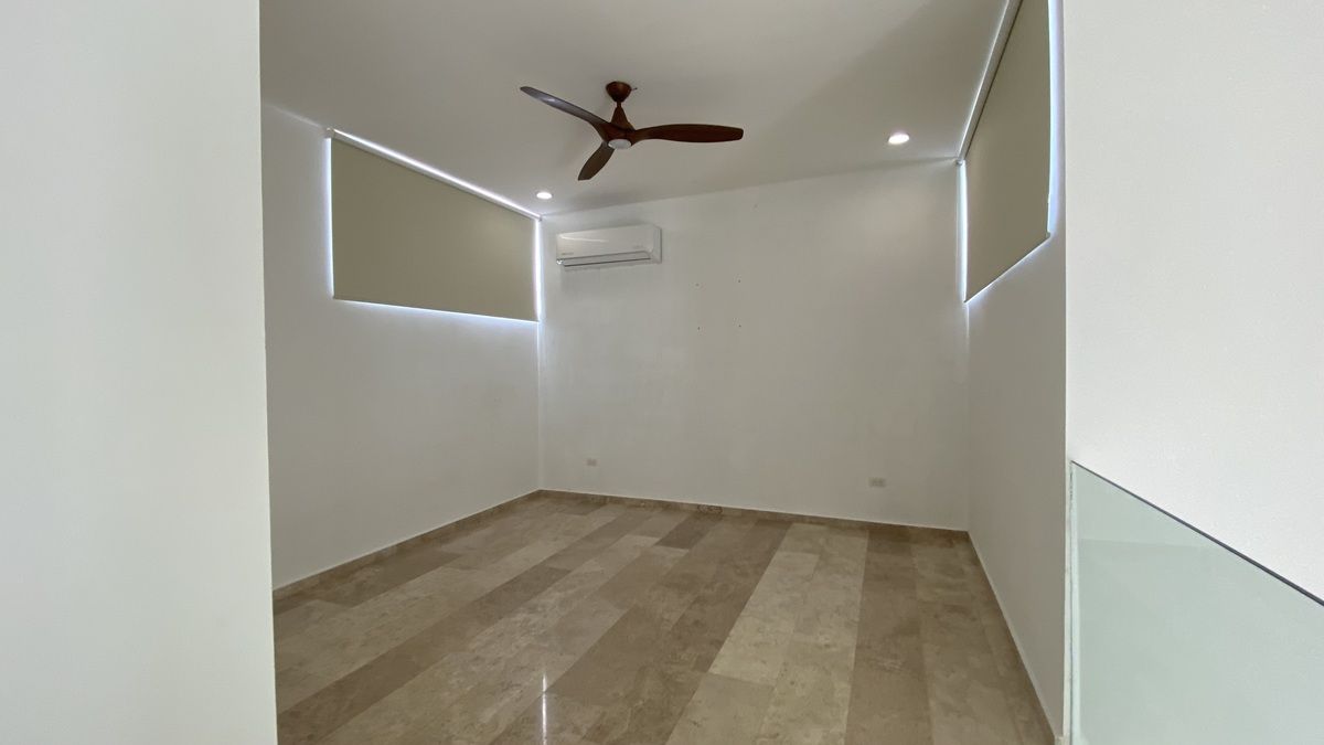 21 de 29: Family room planta alta