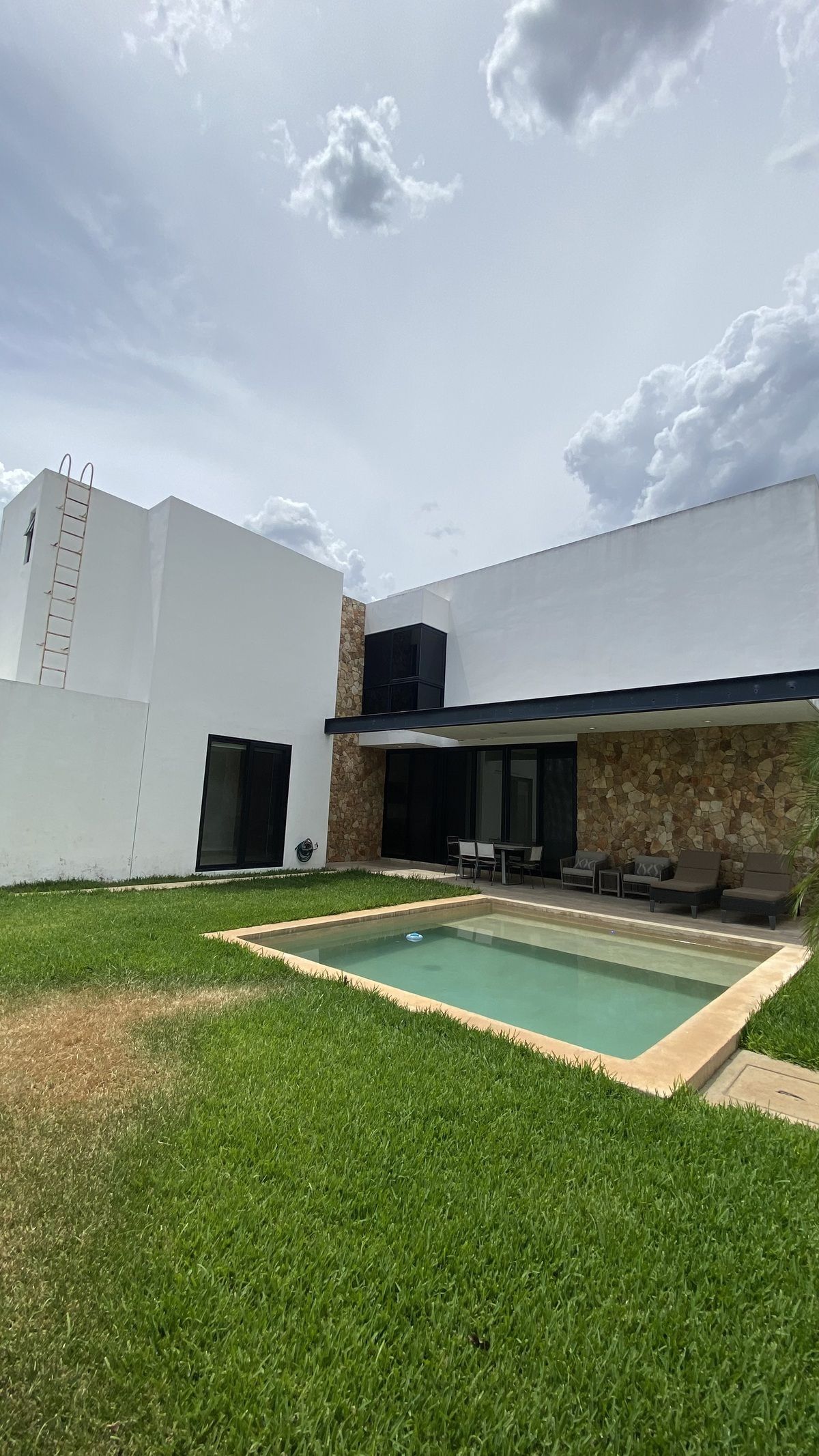 23 de 29: Fachada trasera