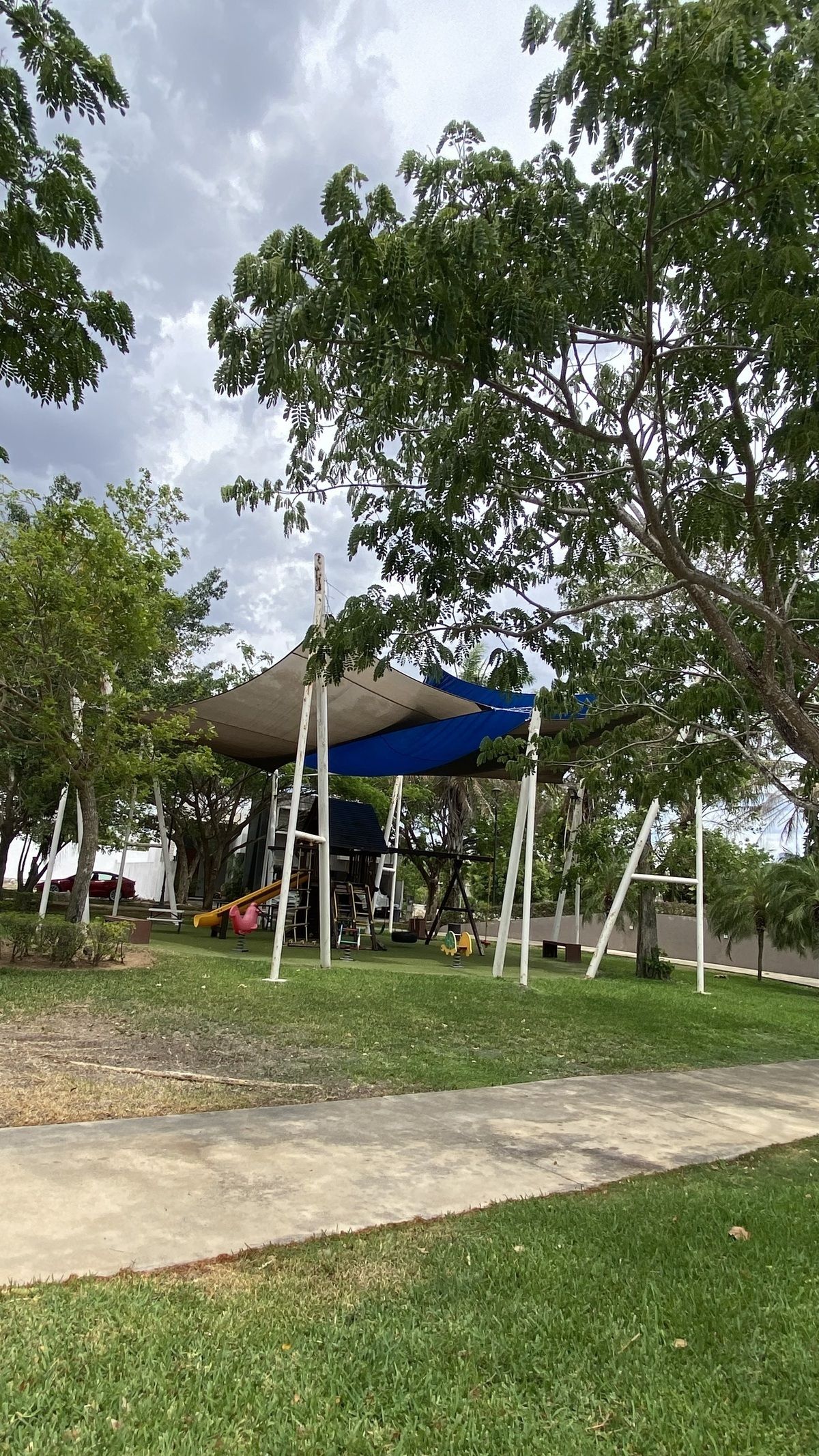 29 de 29: Área juegos infantiles casa club