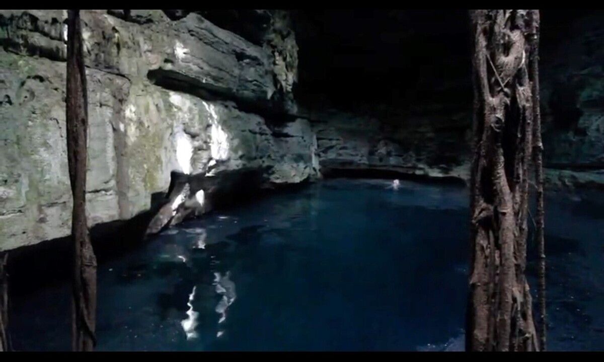 4 de 22: el agua del cenote cristalina