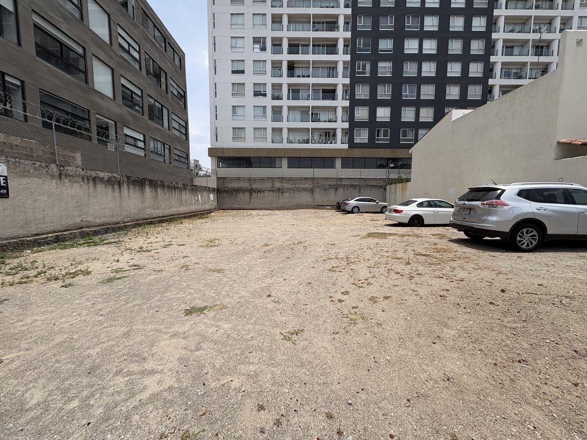 3 of 14: Terreno en coto en Parque Metropolitano