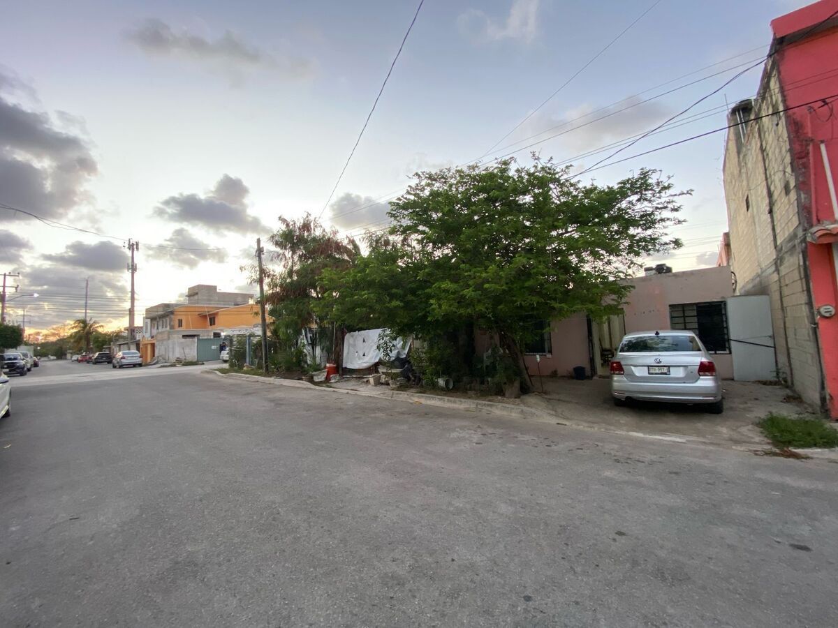 1 of 15: Frente de la casa