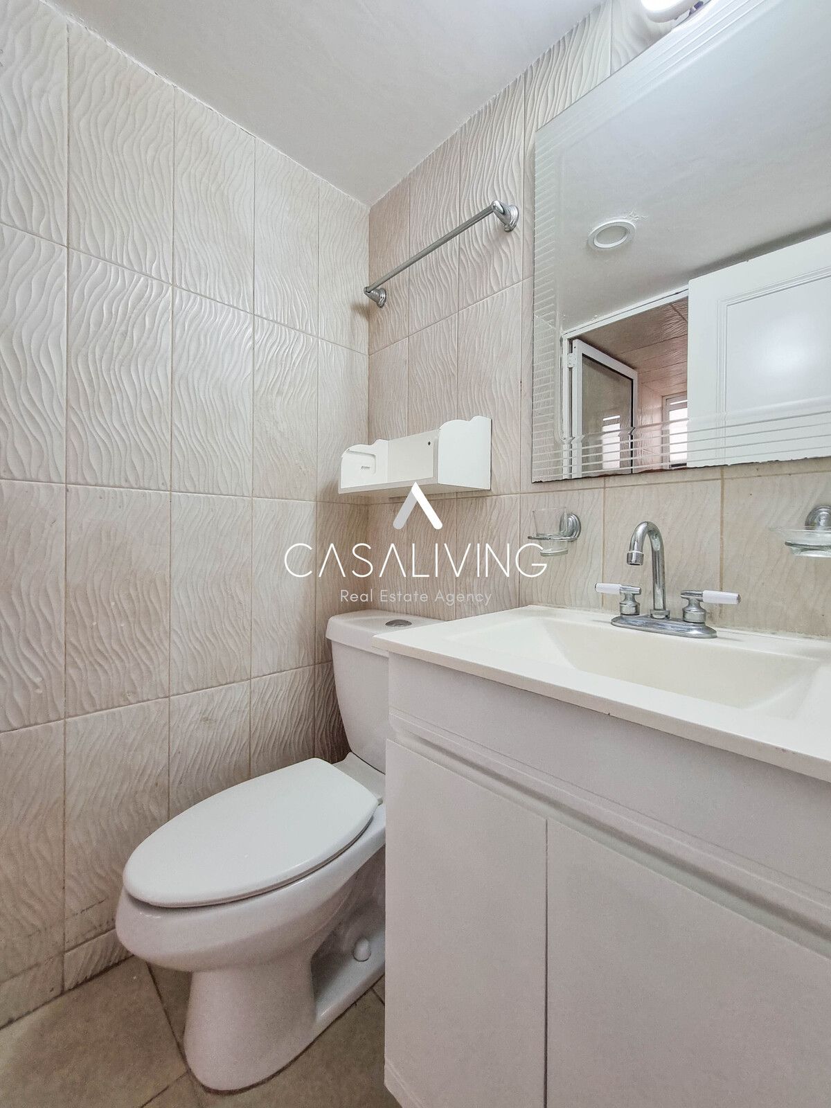4 de 18: Baño de la recámara principal
