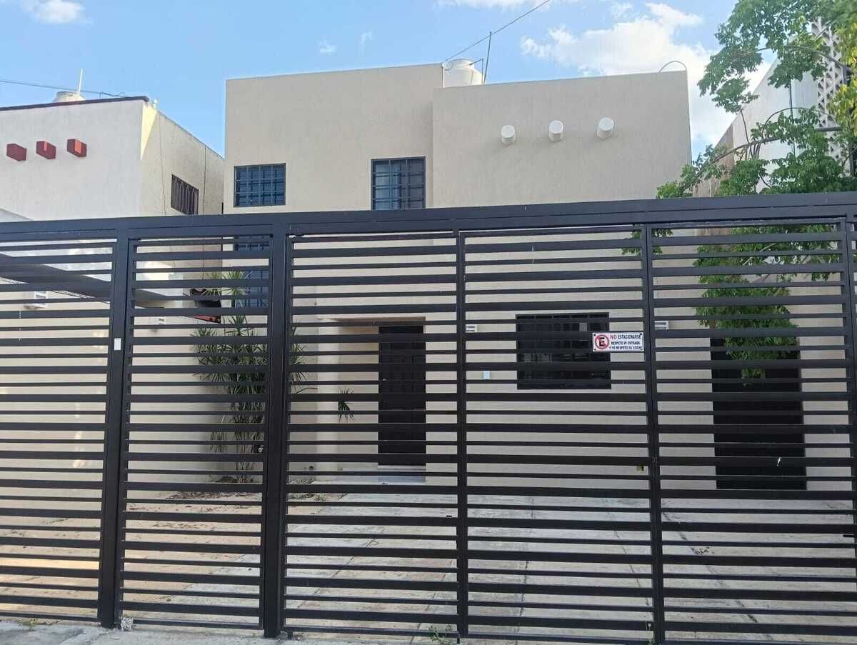 1 of 26: Fachada