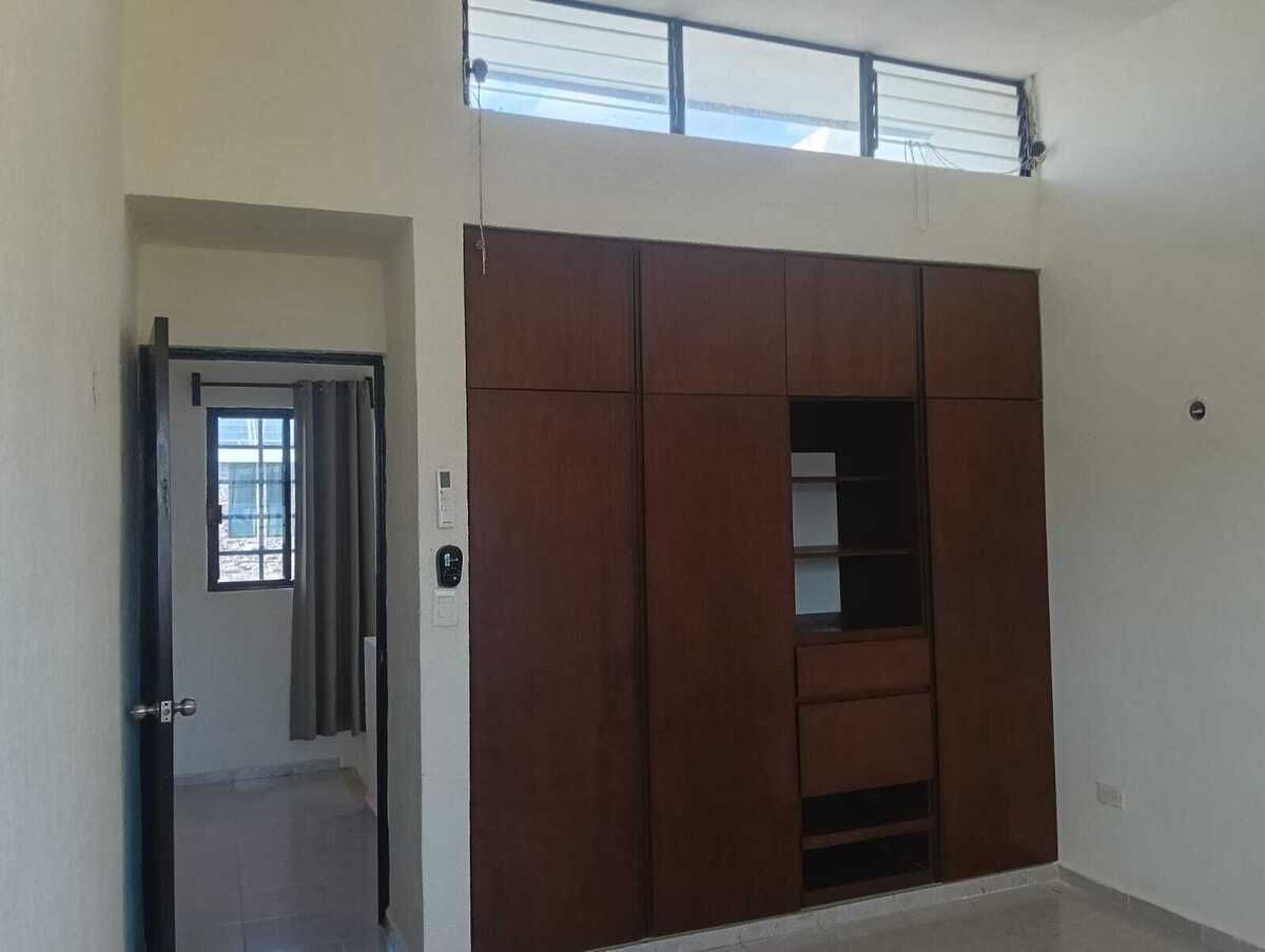 4 of 26: Closet en cada recamara