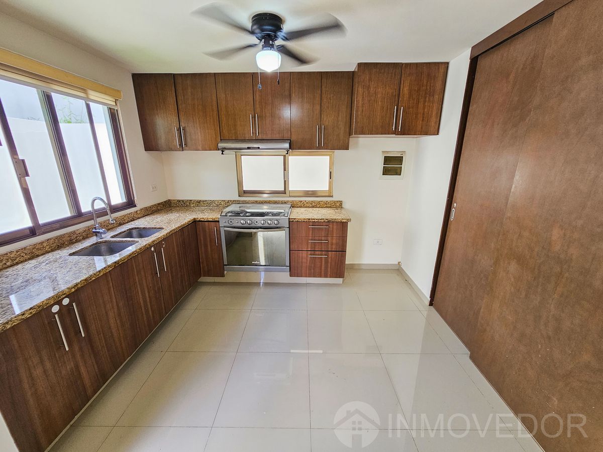 5 of 18: Cocina