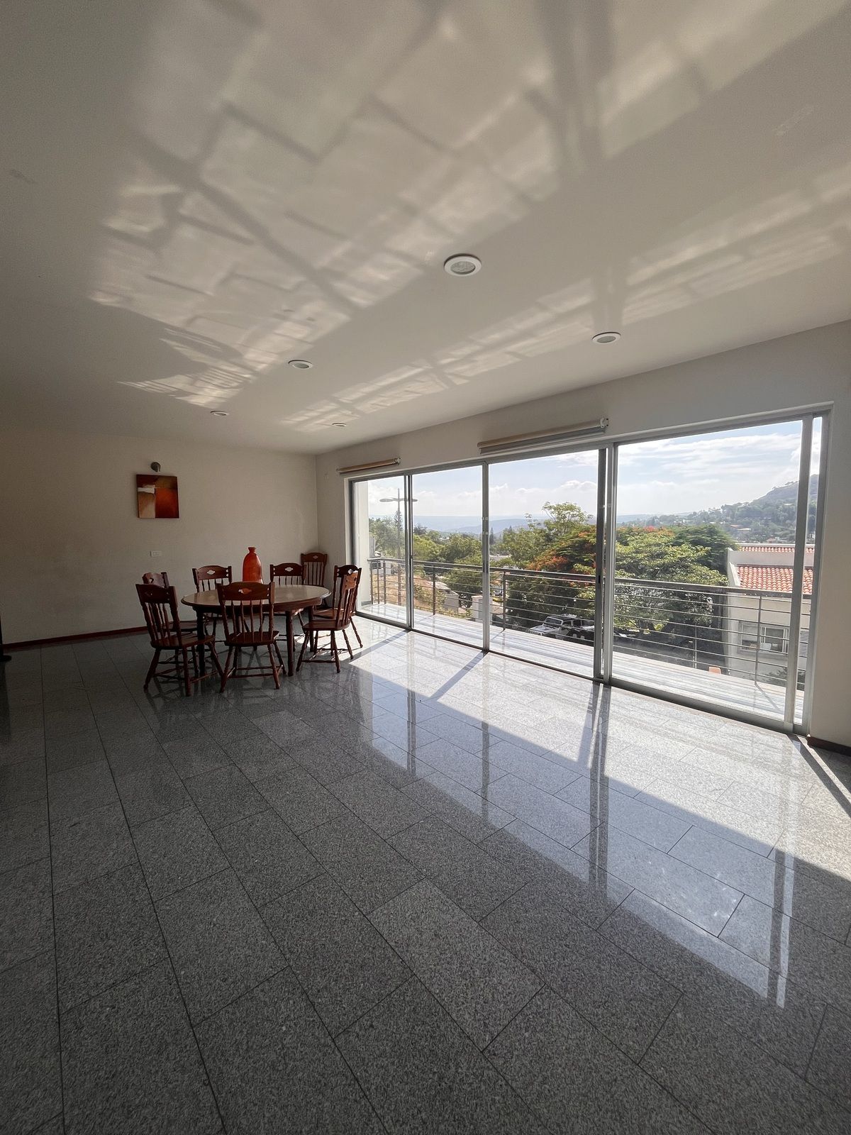7 de 28: Sala comedor con vistas panorámicas