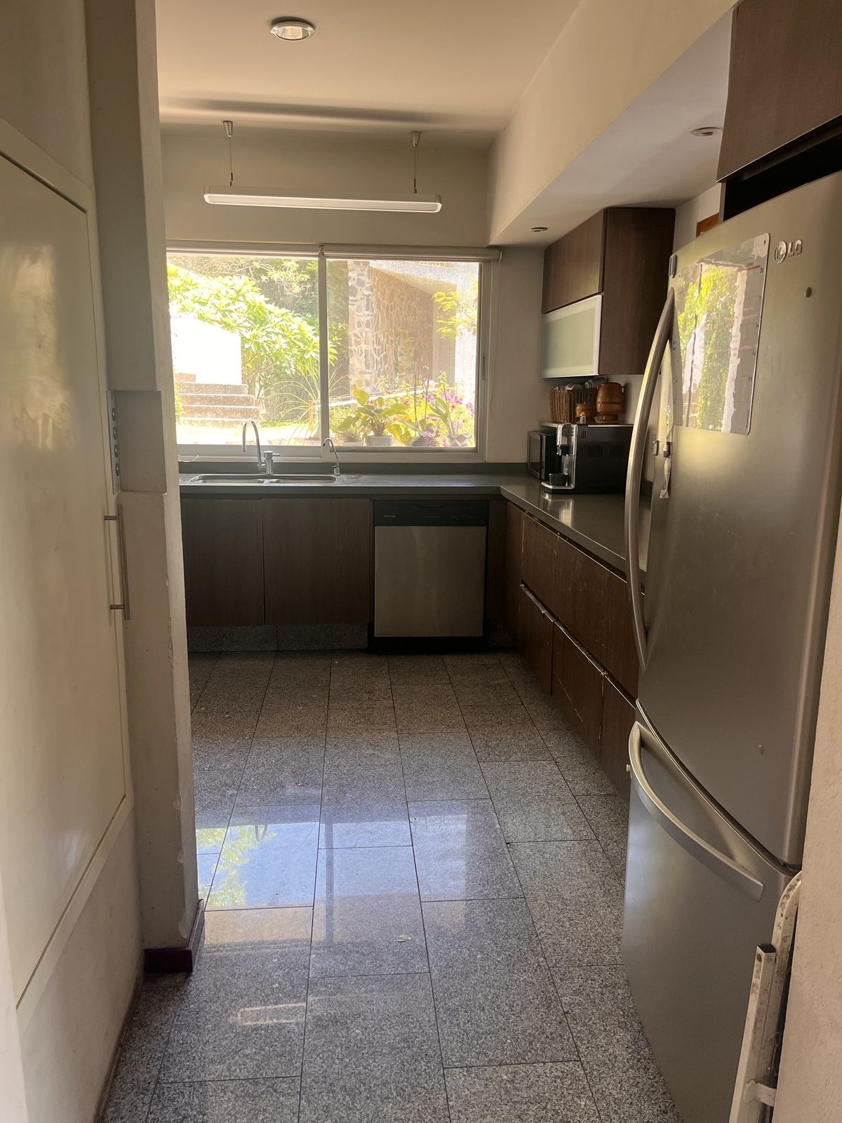 5 de 28: Cocina con vista a la casa club