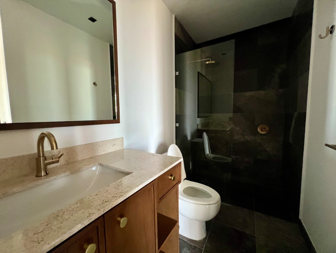 12 de 20: Baño, Segunda Habitación