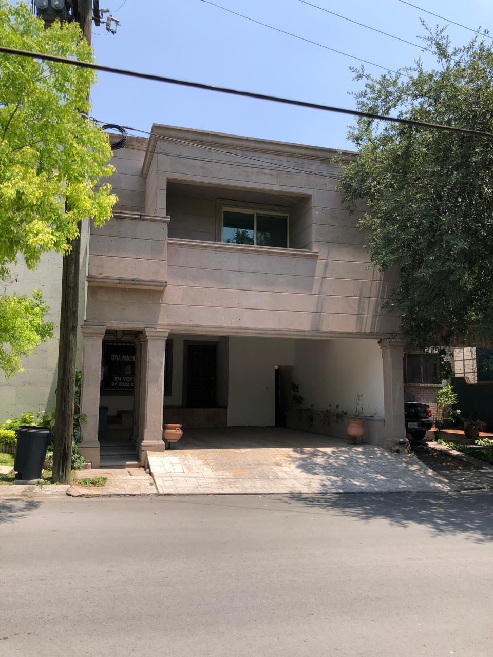 1 of 16: Fachada
