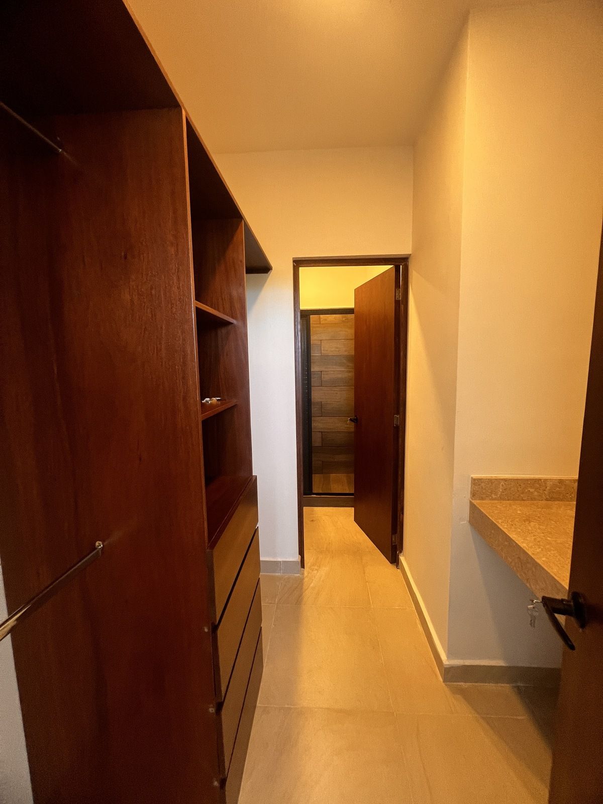 11 de 16: closet vestidor y baño recámara 2