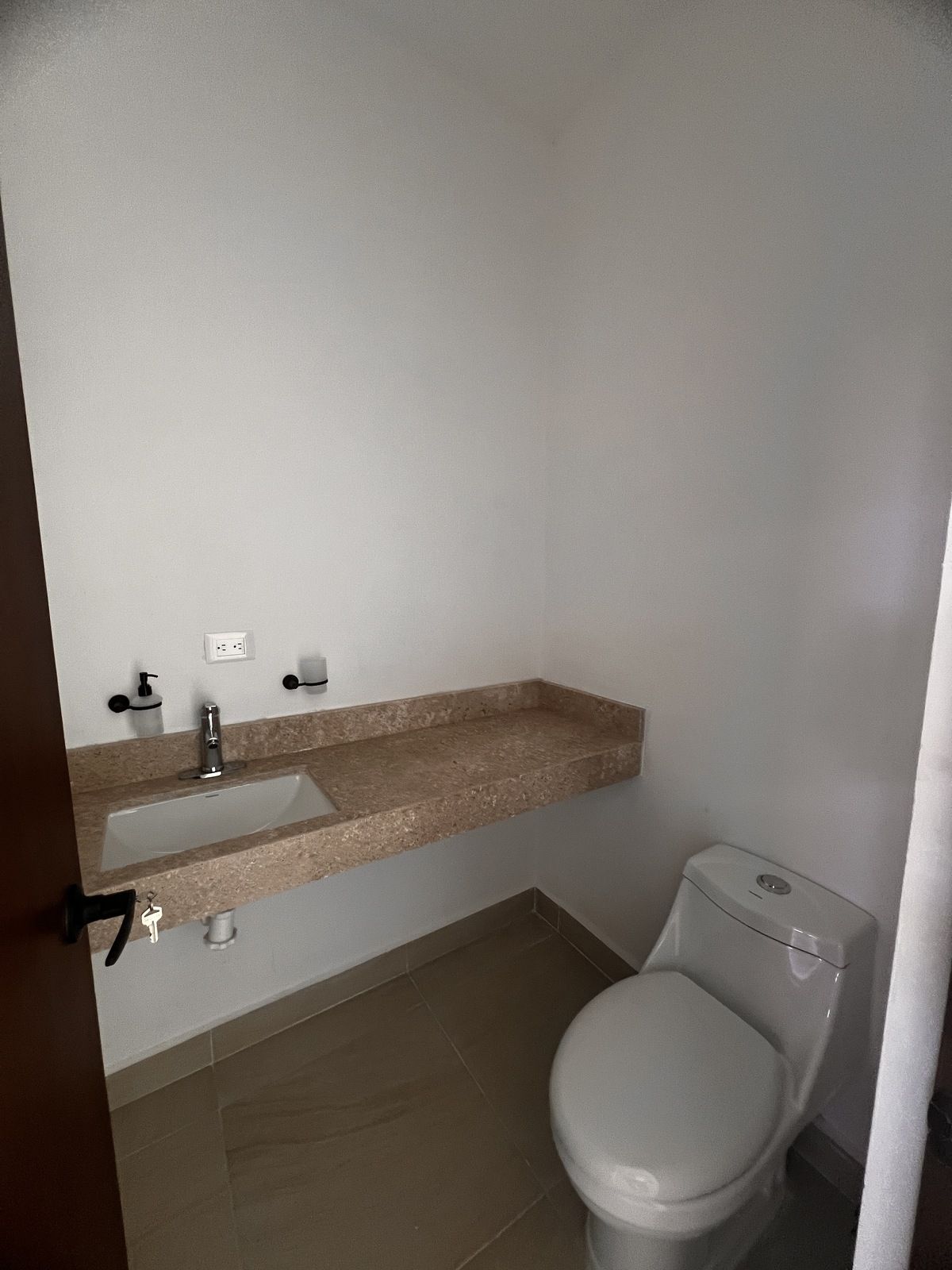 6 de 16: medio baño visitas