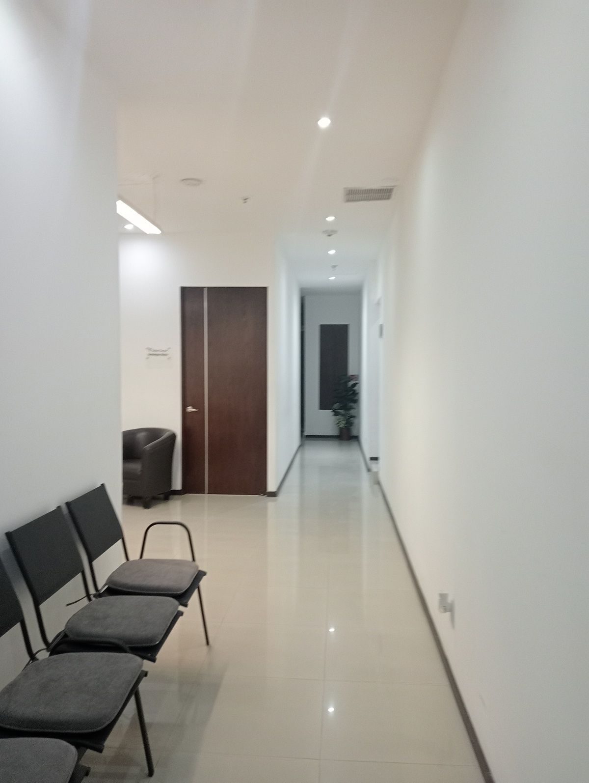 5 of 9: Pasillo Sala